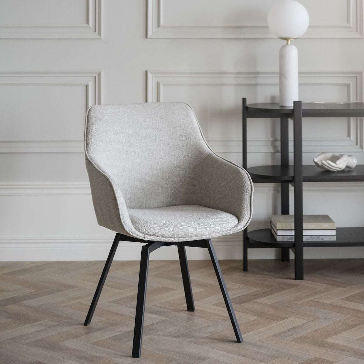 Rowico Home Alison tuoli käsinojilla beige/musta