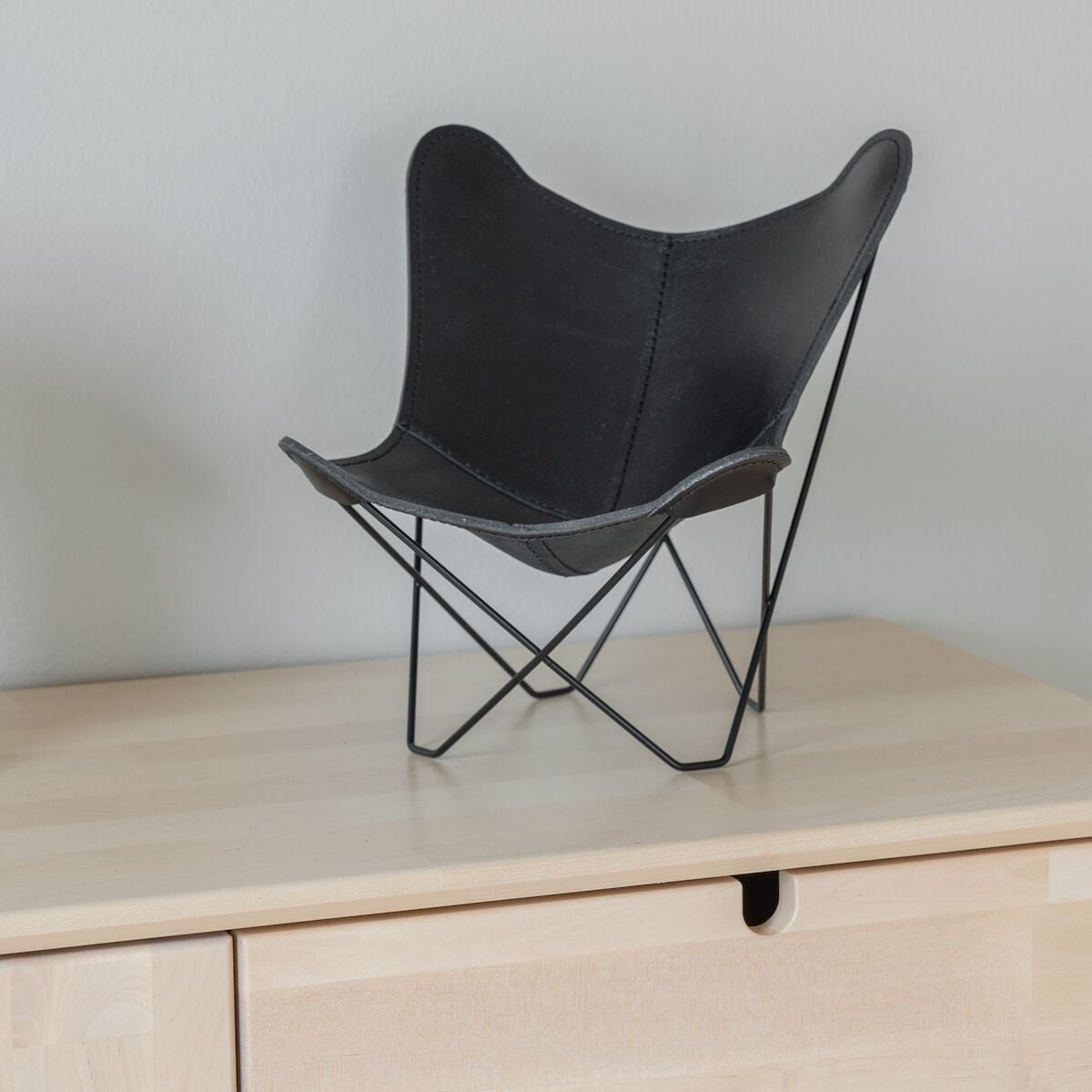 Cuero Design mini lepakkotuoli Pampa Mariposa musta, musta jalka