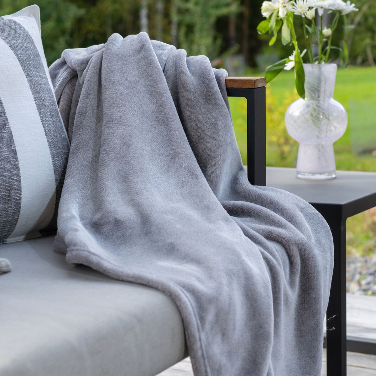 Fanni K Korte torkkupeitto 127x152 cm graniitti