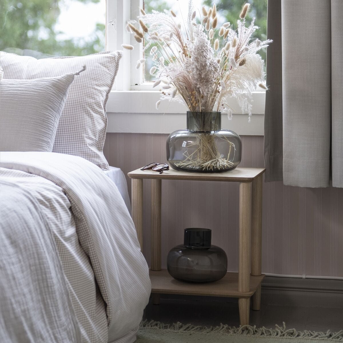 Fanni K Tempo sivupöytä 40x34 cm luonnonväri