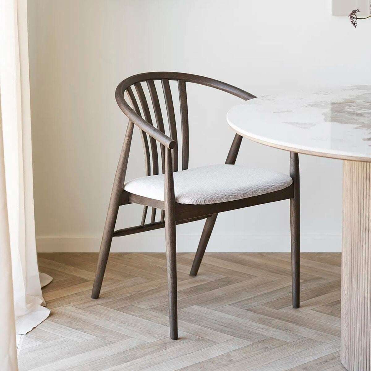 House Nordic Agustin ruokapöydän tuoli savutammi, hiekka HN1286