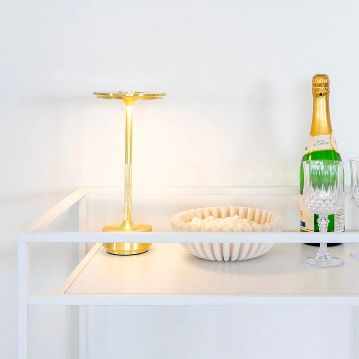 House Nordic Lyneham ladattava LED pöytävalaisin messinki