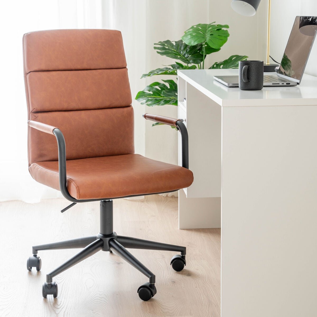 Nolan työtuoli ruskea Brandy 691B PU-keinonahka, musta jalka