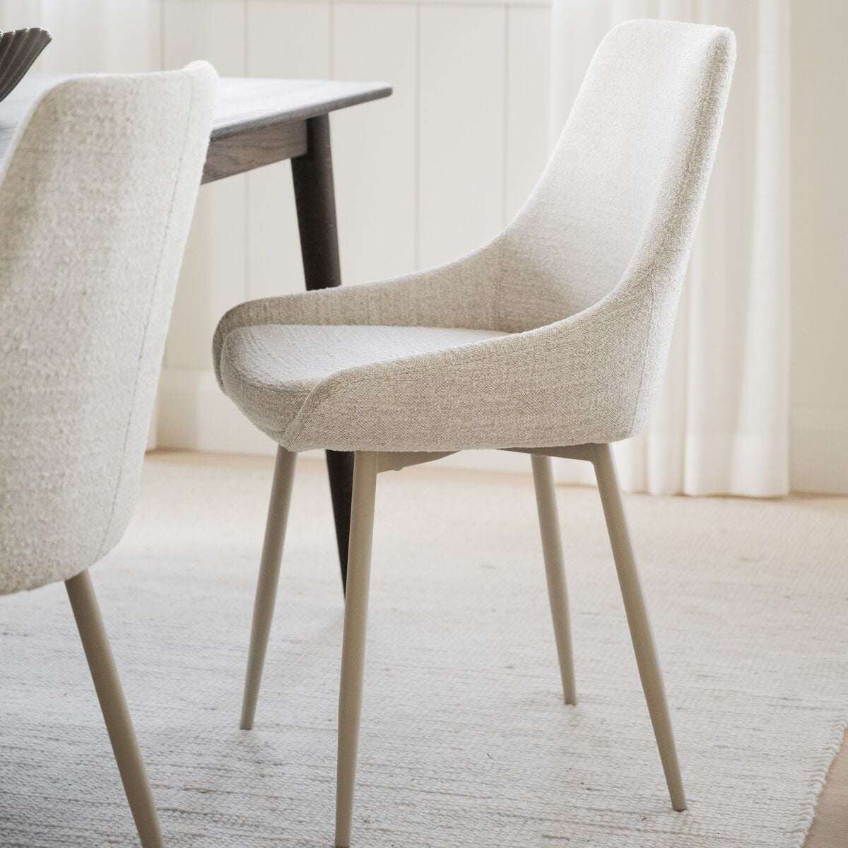 Rowico Home Sierra tuoli vaalea beige kangas/beige metalli jalat