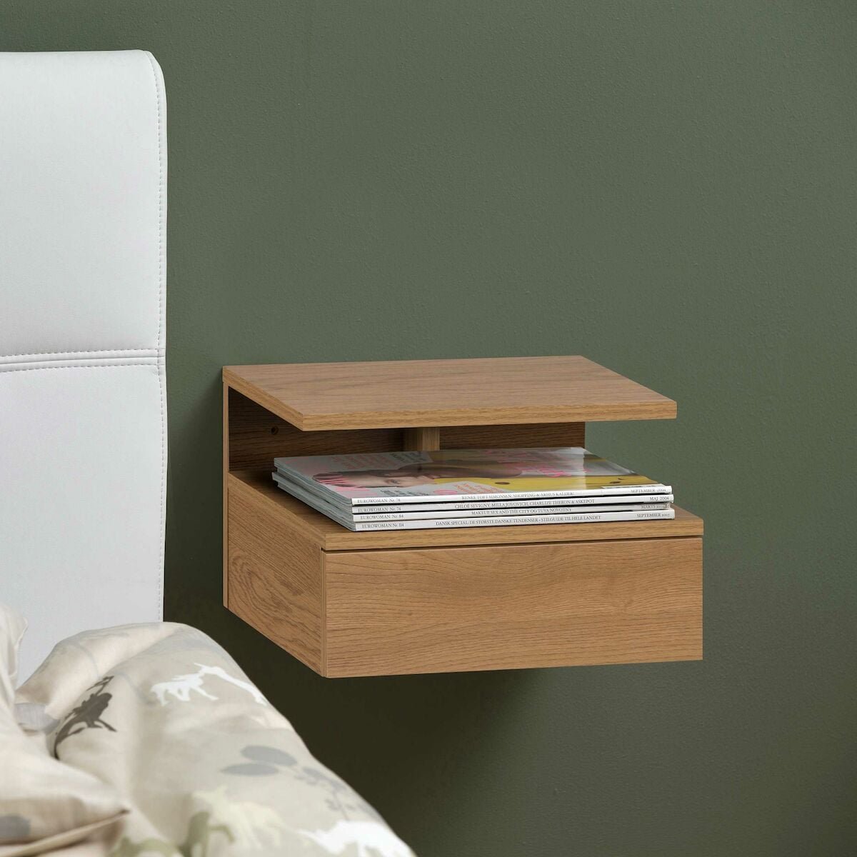Ashlan seinään kiinnitettävä yöpöytä tammi