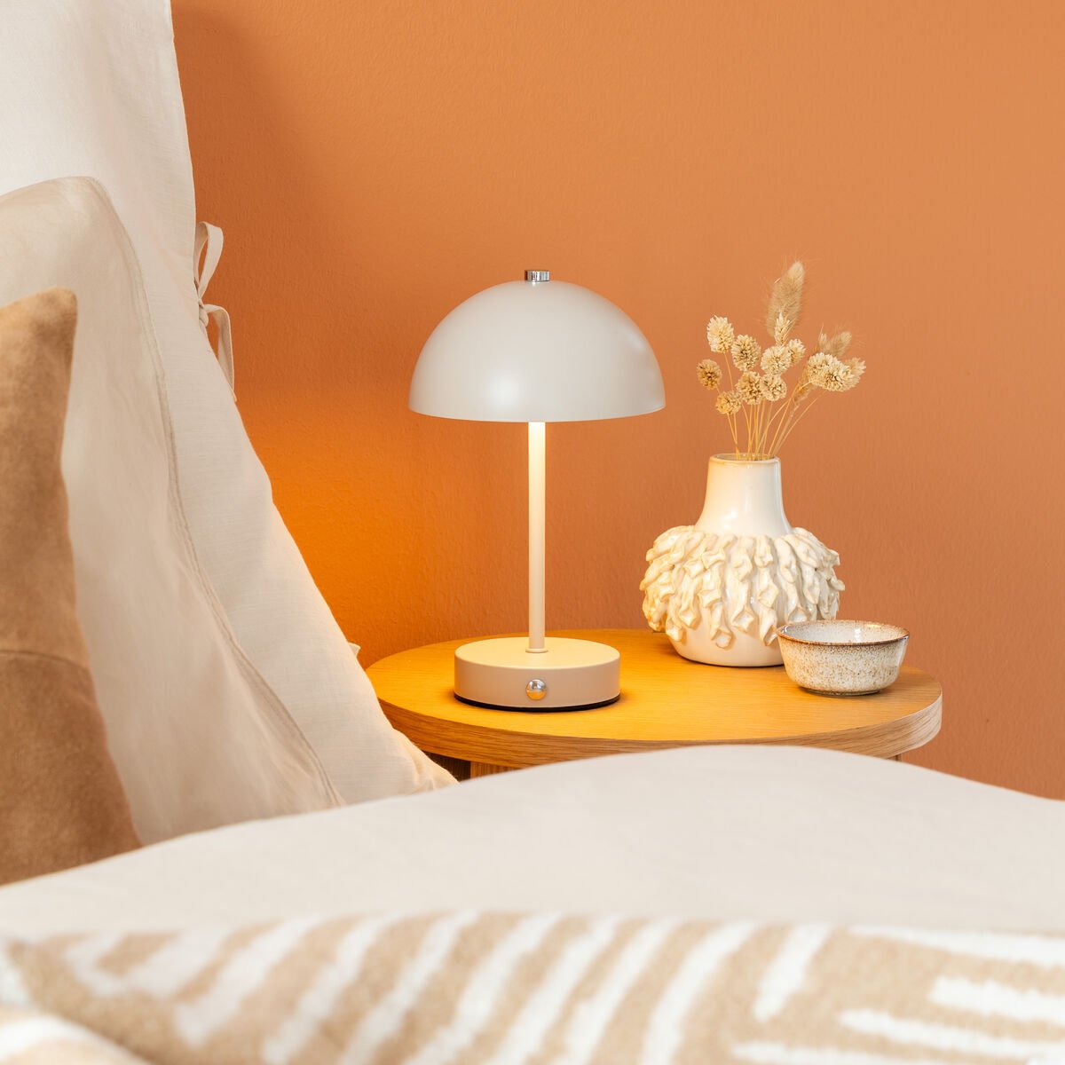 House Nordic Holt ladattava LED pöytävalaisin valkoinen