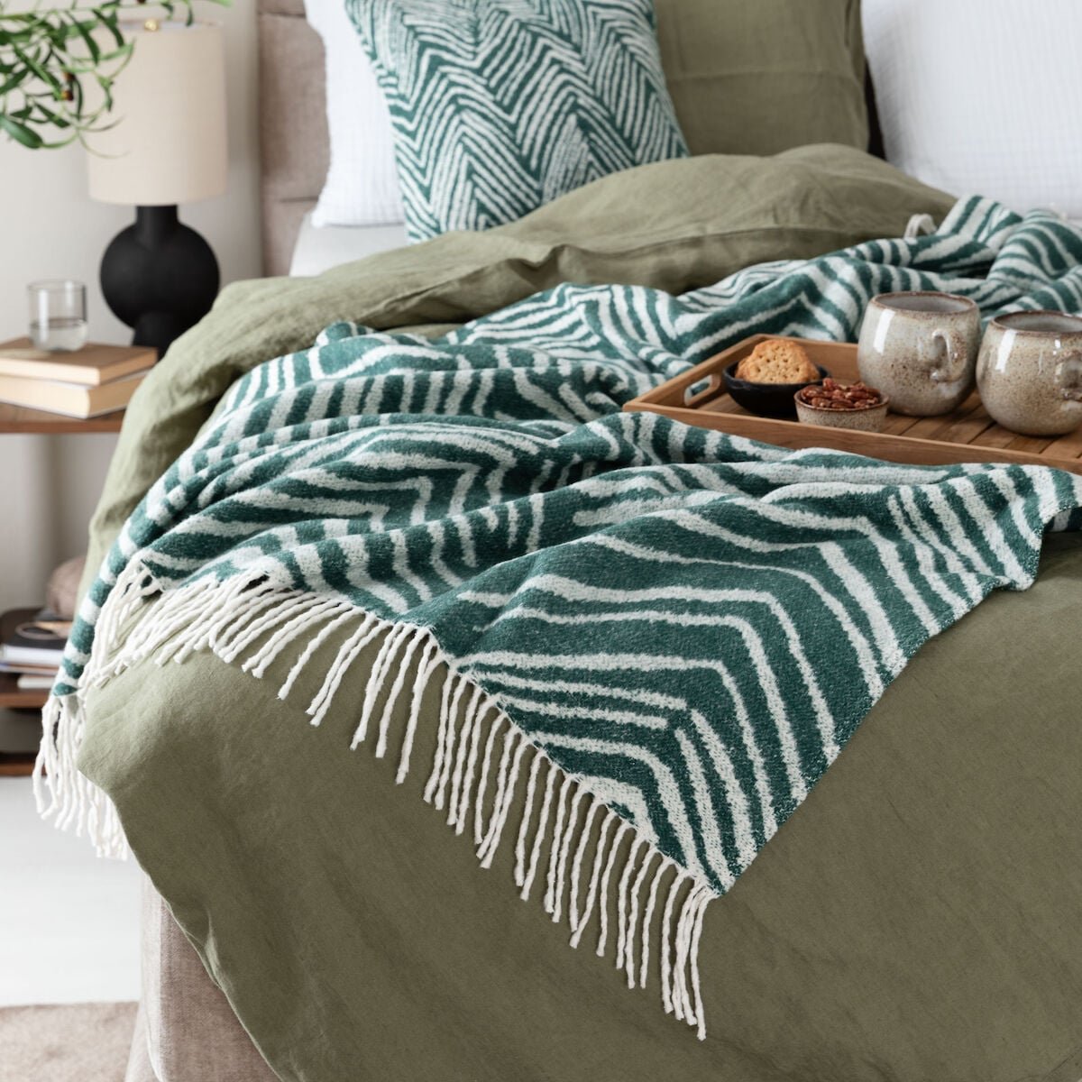 Kivikko torkkupeitto 130x170 tummanvihreä/valkoinen