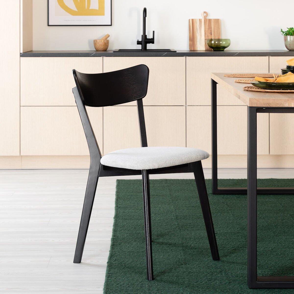 Koto tuoli musta lakattu saarni, hiekka chelsea 05