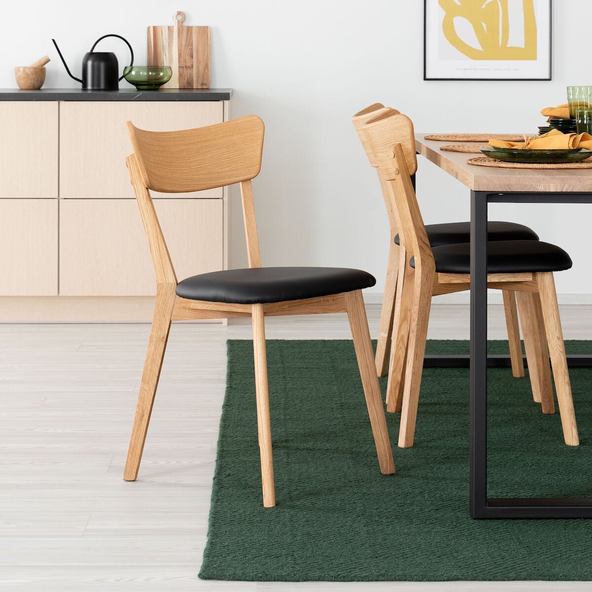 Koto tuoli öljytty tammi, musta PU-keinonahka istuin