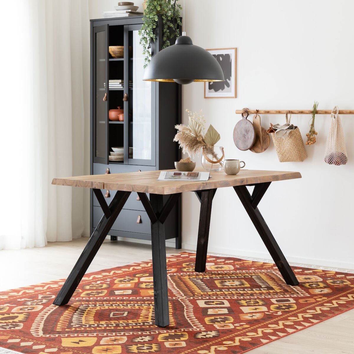 Lana lankkupöytä 150x88 cm antiikkipetsattu/musta