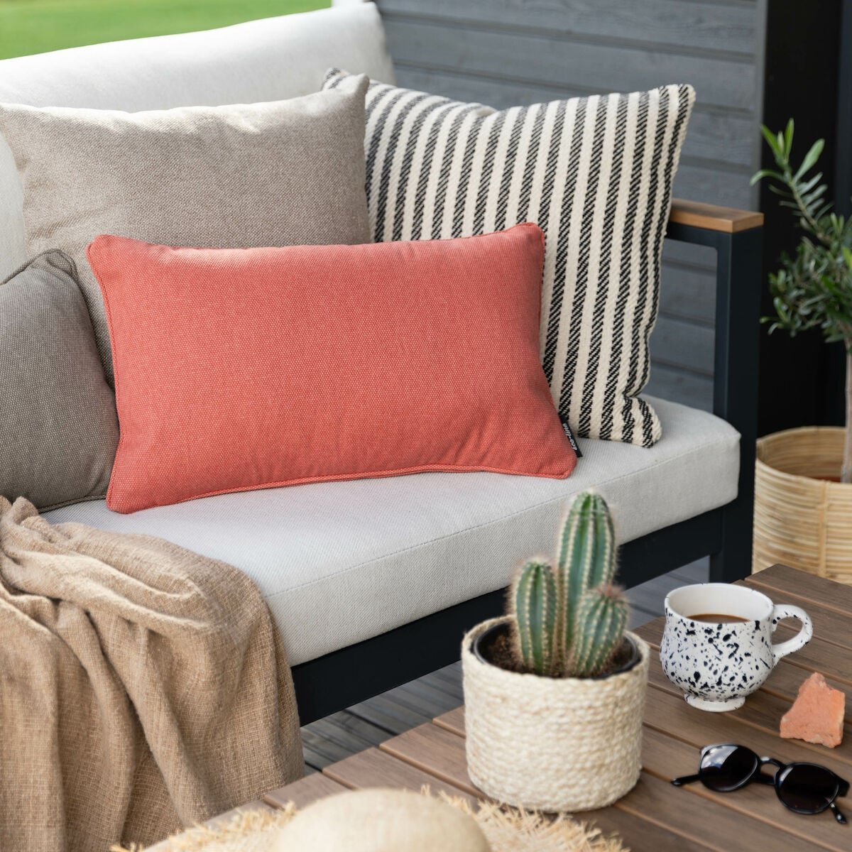 Madison ECO-line koristetyyny ulkokäyttöön 50x30 cm terra