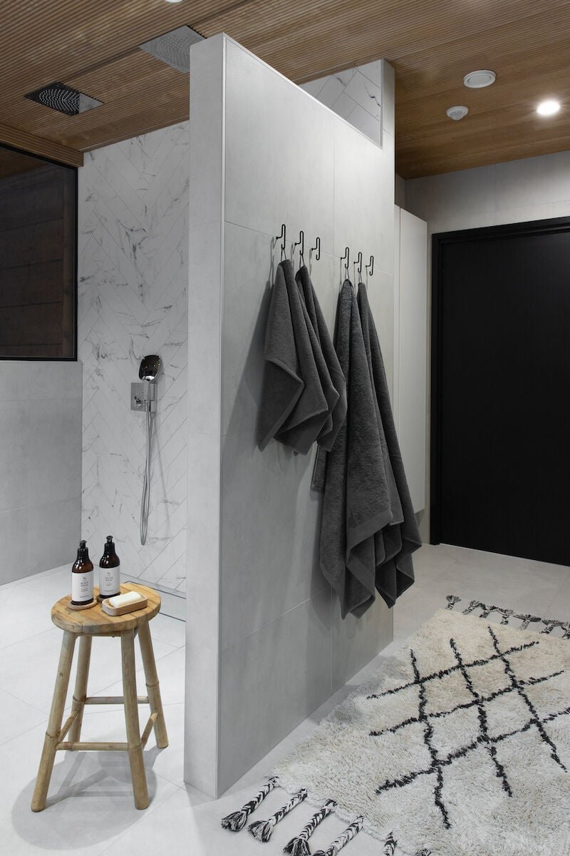 Saana käsipyyhe 30x50 cm tummanharmaa