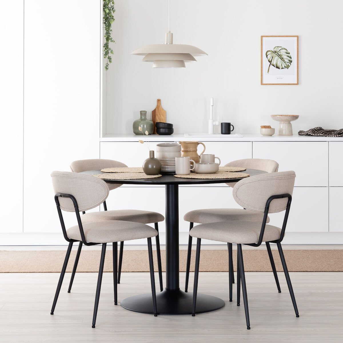 Saini-Daniel 4-hengen pyöreä ruokailuryhmä musta/vaalea beige Basel 24