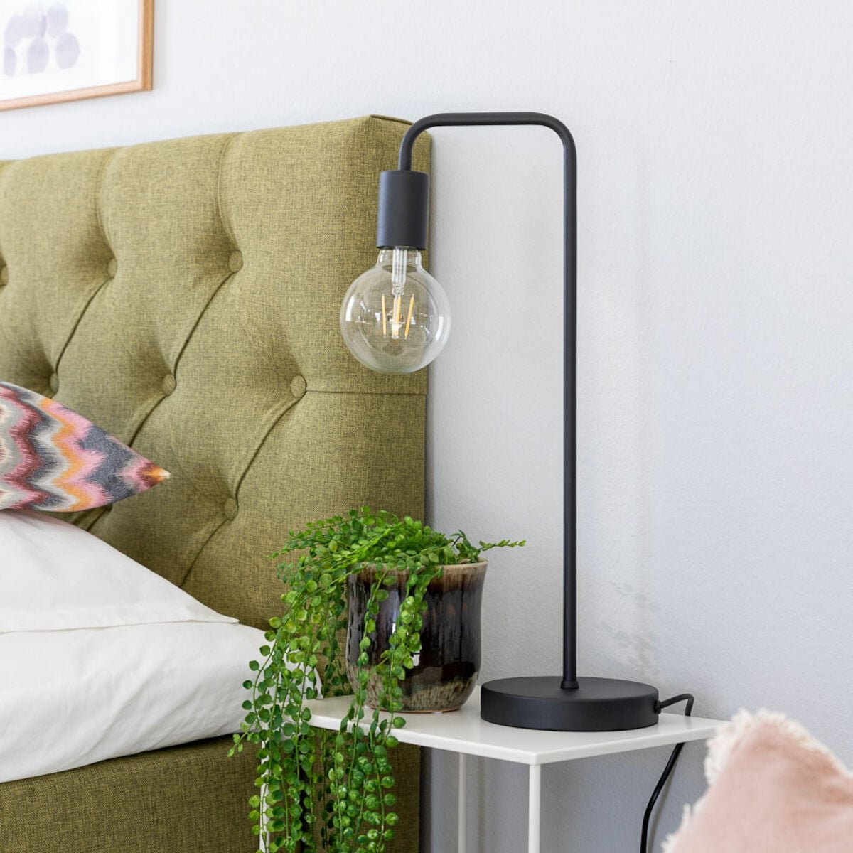 Trio Diallo pöytävalaisin E27 mattamusta