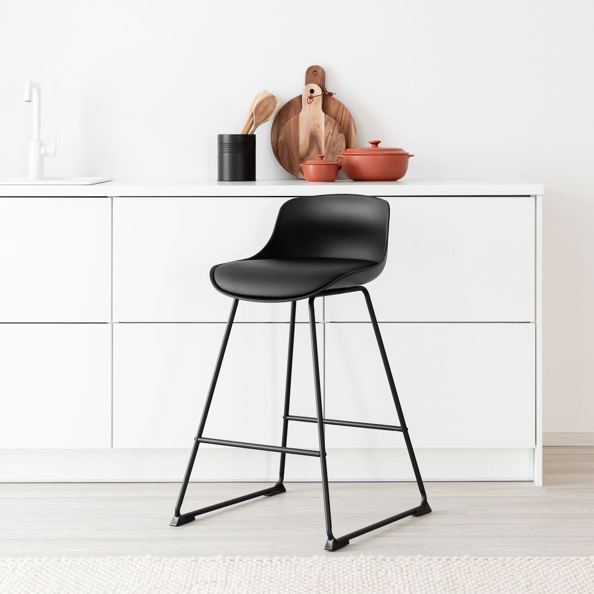 Tuure baarituoli musta