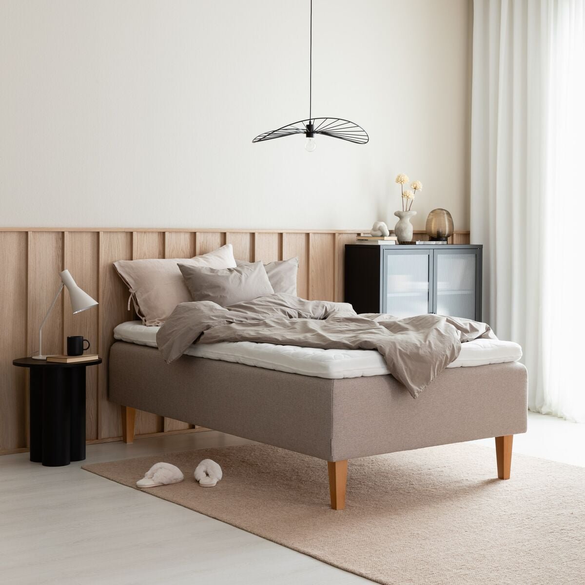 Unia Ergo runkopatjasänky 120 cm hiekka, Unia Muoto pp, jalat 23 cm