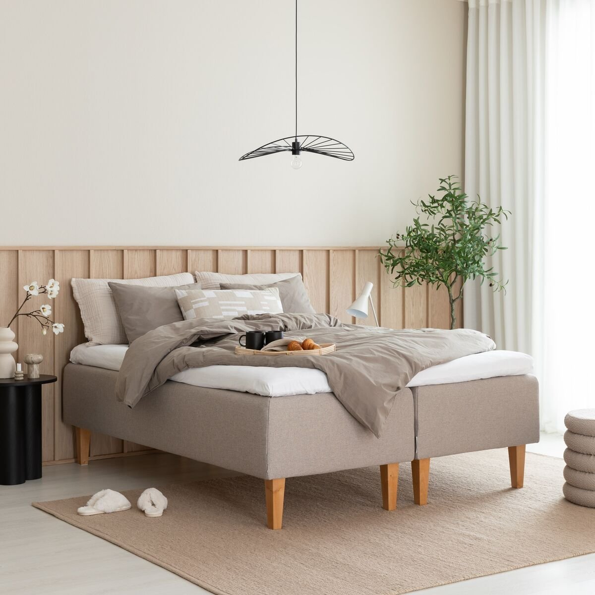 Unia Ergo runkopatjasänky 180 cm hiekka, Unia Ergo pp, jalat 23 cm