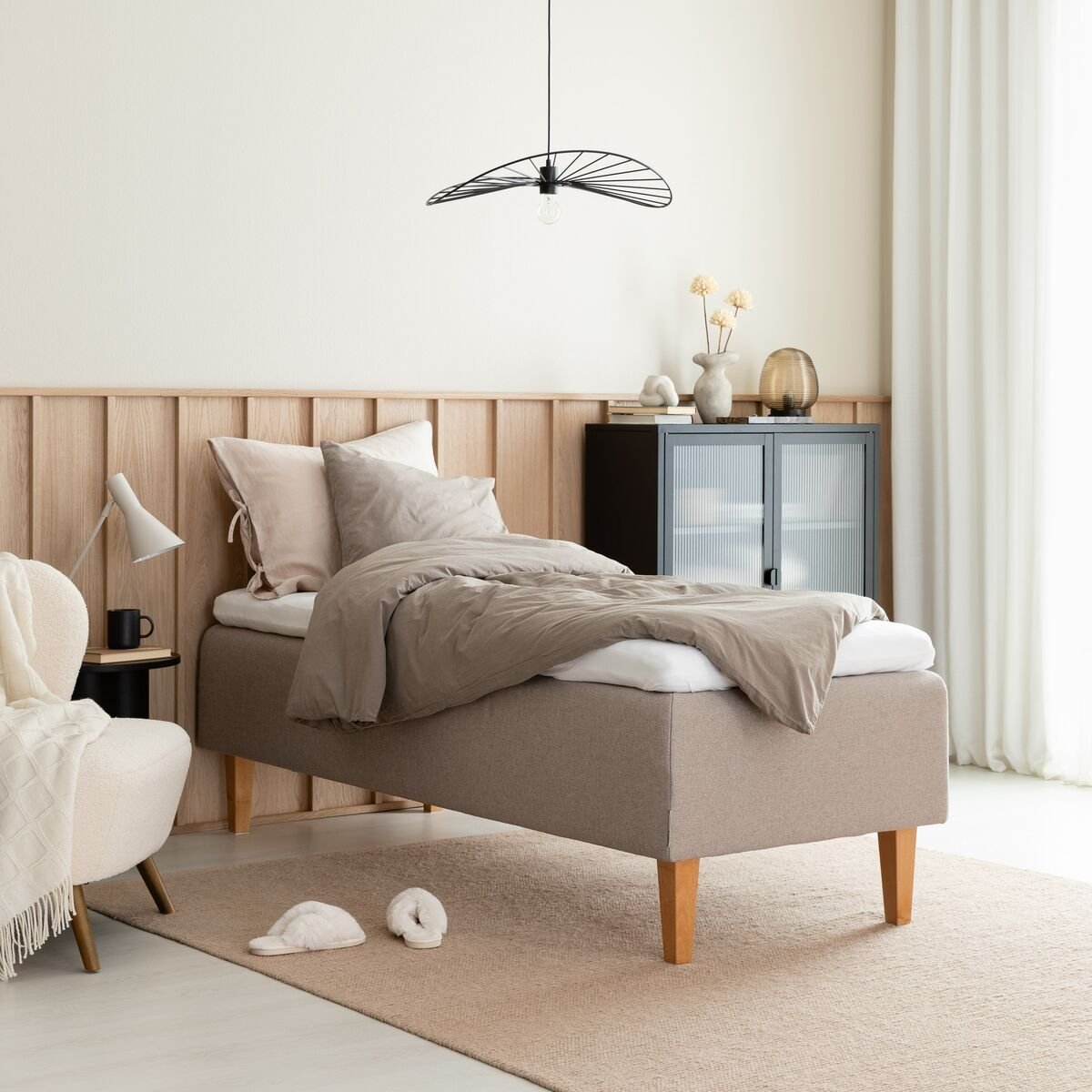 Unia Ergo runkopatjasänky 90 cm hiekka, Unia Ergo pp, jalat 23 cm