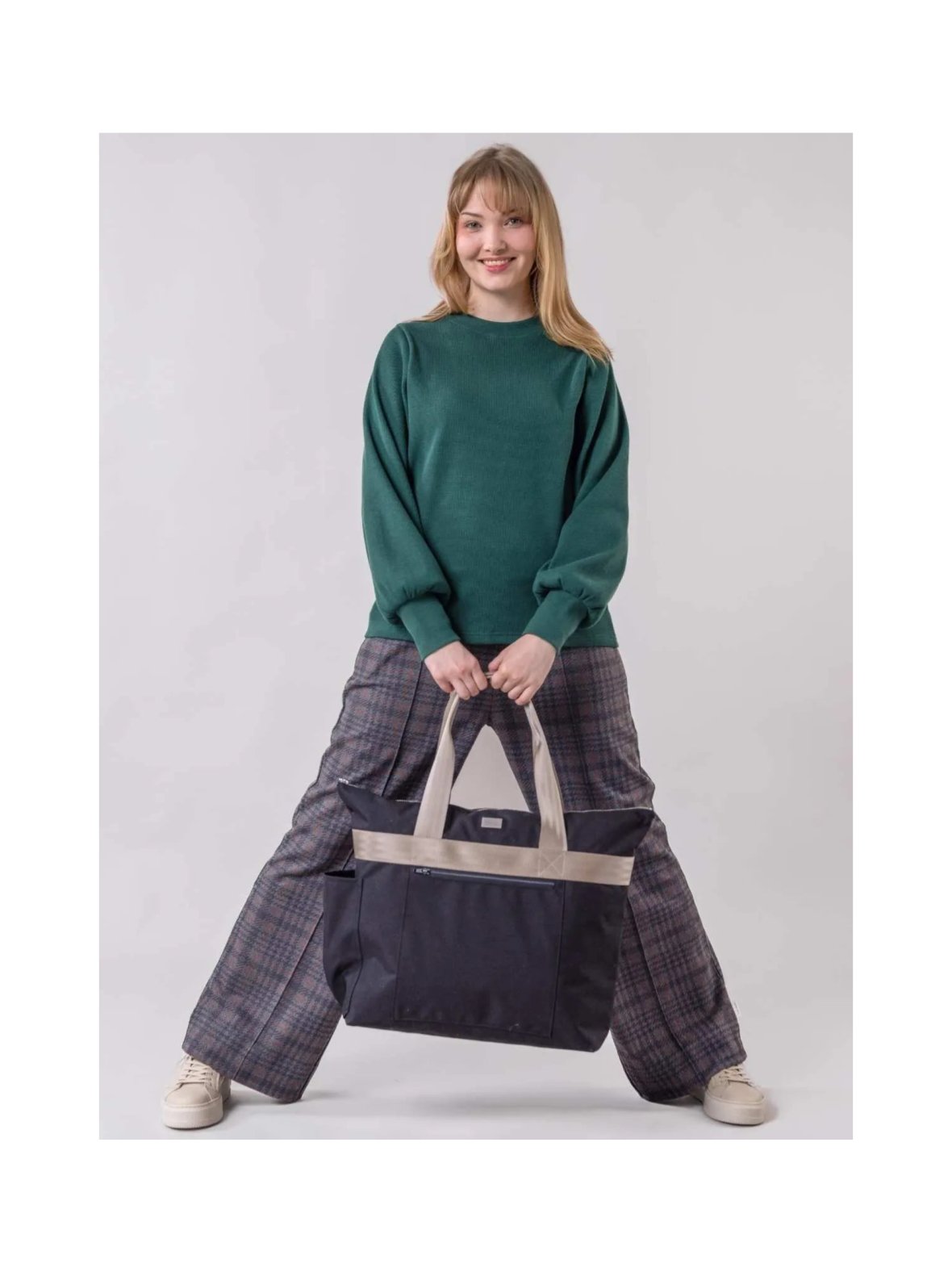 Reissu viikonloppulaukku, musta-beige