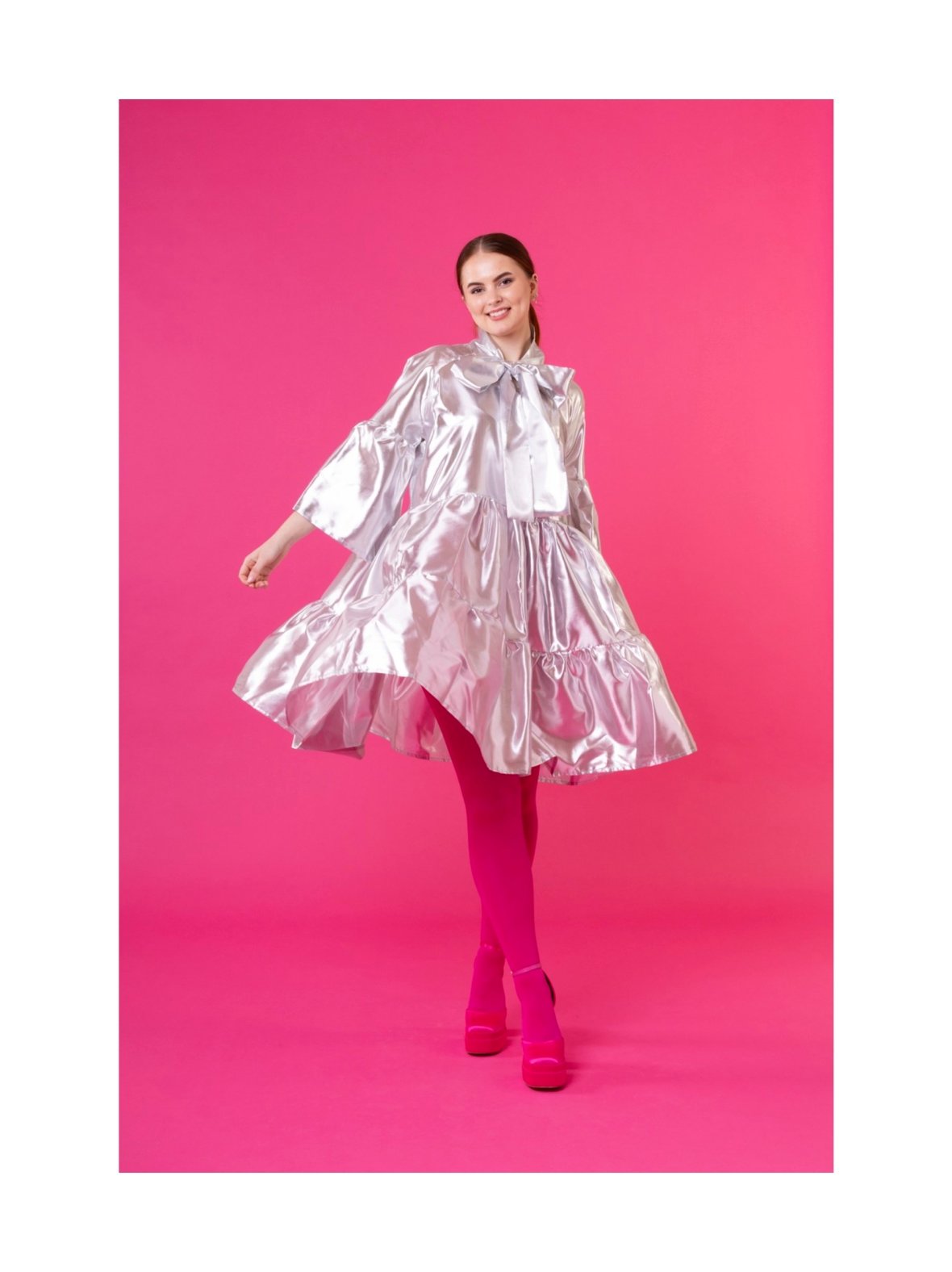 Lush- mekko rusettikauluksella, hopea