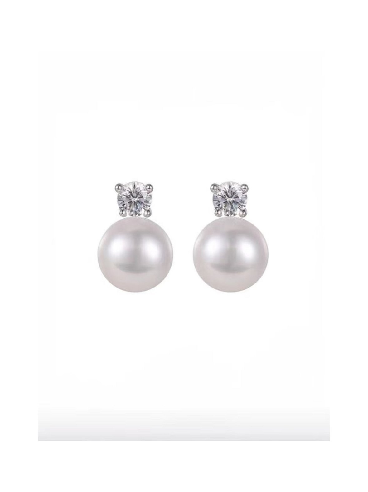 Ebba helmikorvakorut moisaniitilla