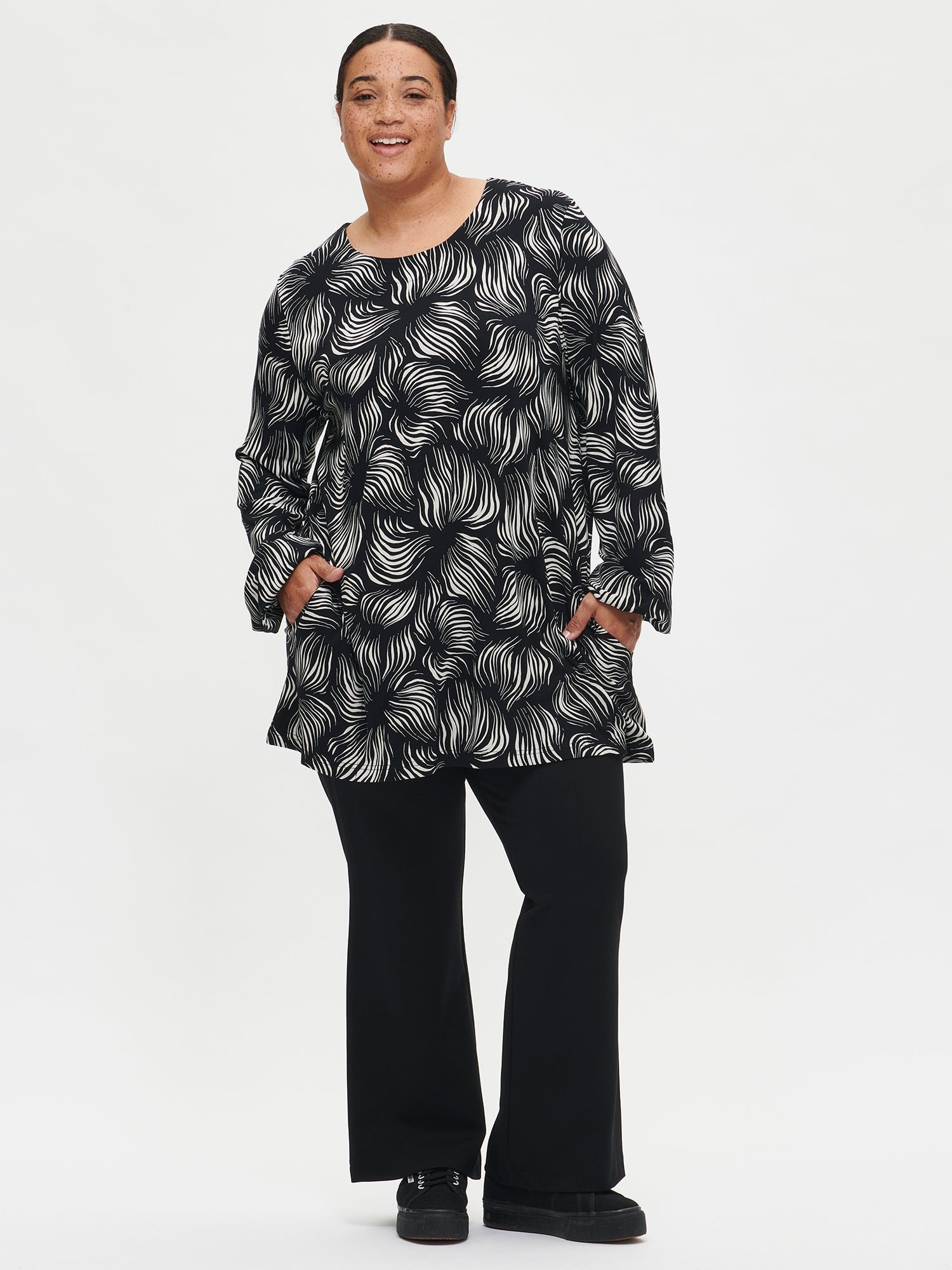 Nanso PIENI TUIJA tunika - mustavalkoinen