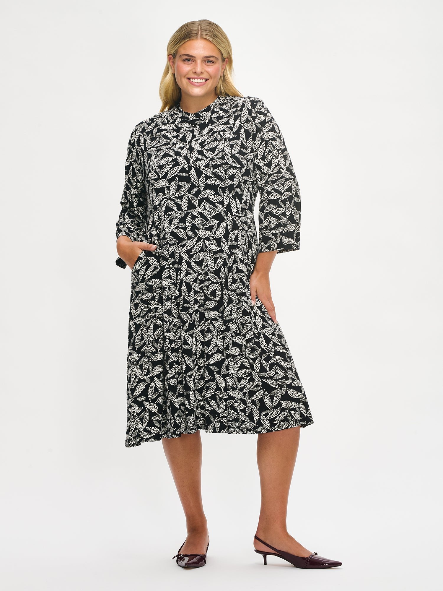 Nanso TRIINE trikoomekko - mustavalkoinen