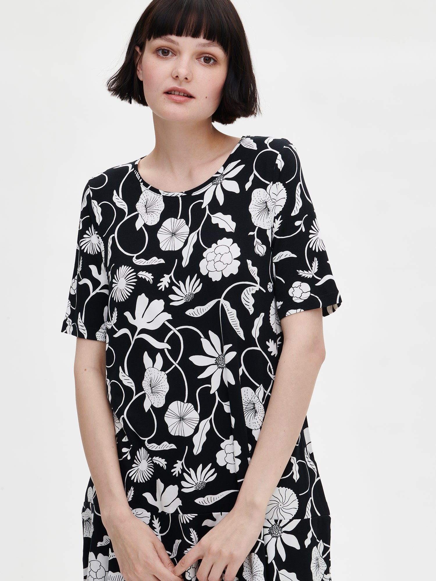 Nanso PIENI LINOKUKKA tunika - mustavalkoinen