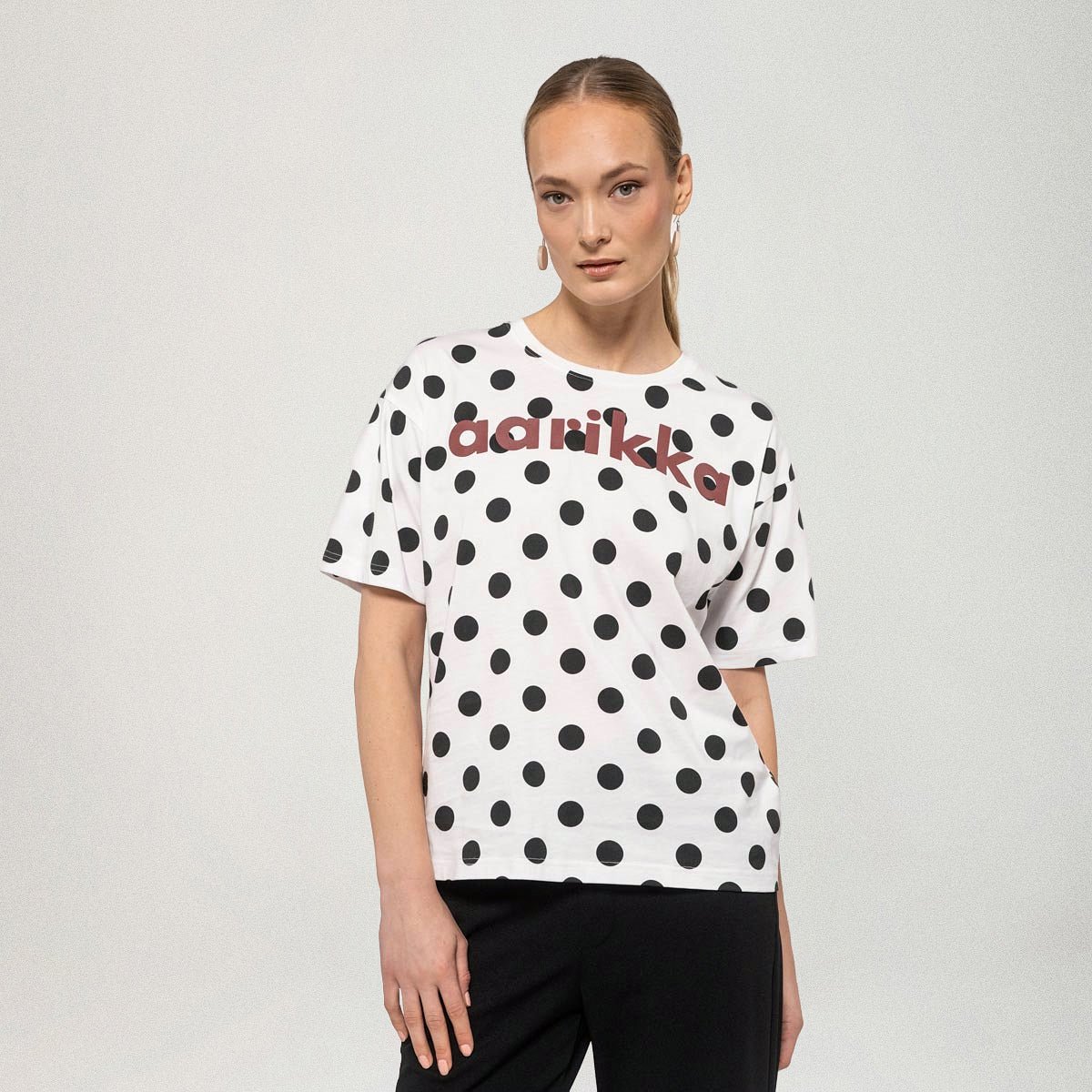 Aarikka naisten t-paita Dora, musta kuosi