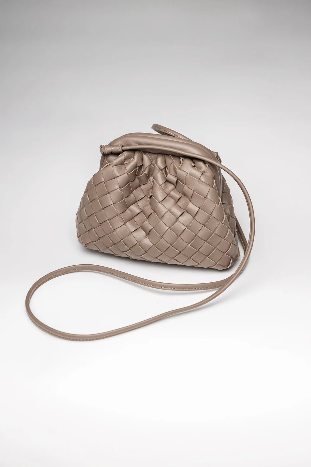 Bow 19 naisten laukku, DUMPLING BAG BRAIDED Vaalea Beige