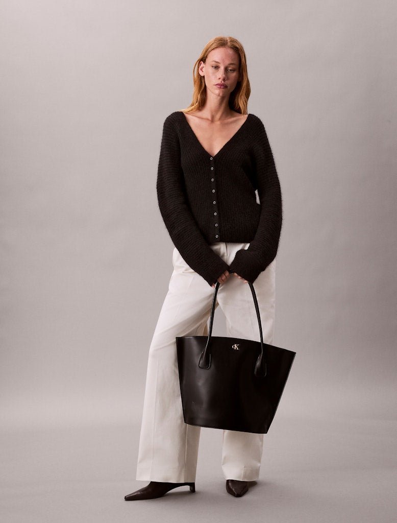 Calvin Klein Accessories naisten laukku, CK MEDIUM TOTE Musta