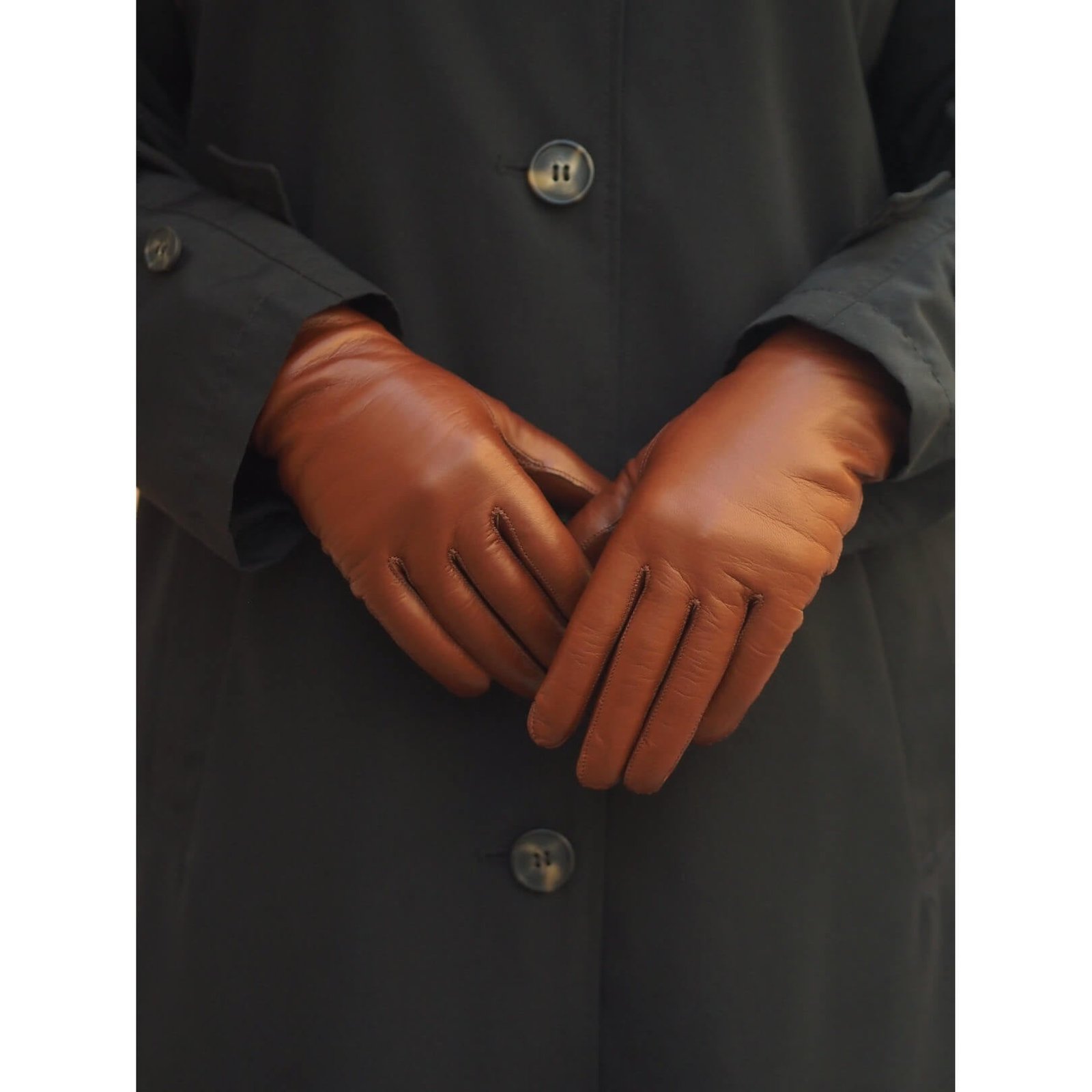 Sauso naisten käsineet, KAISA LAMMASNAPPAKÄSINE Konjakinruskea