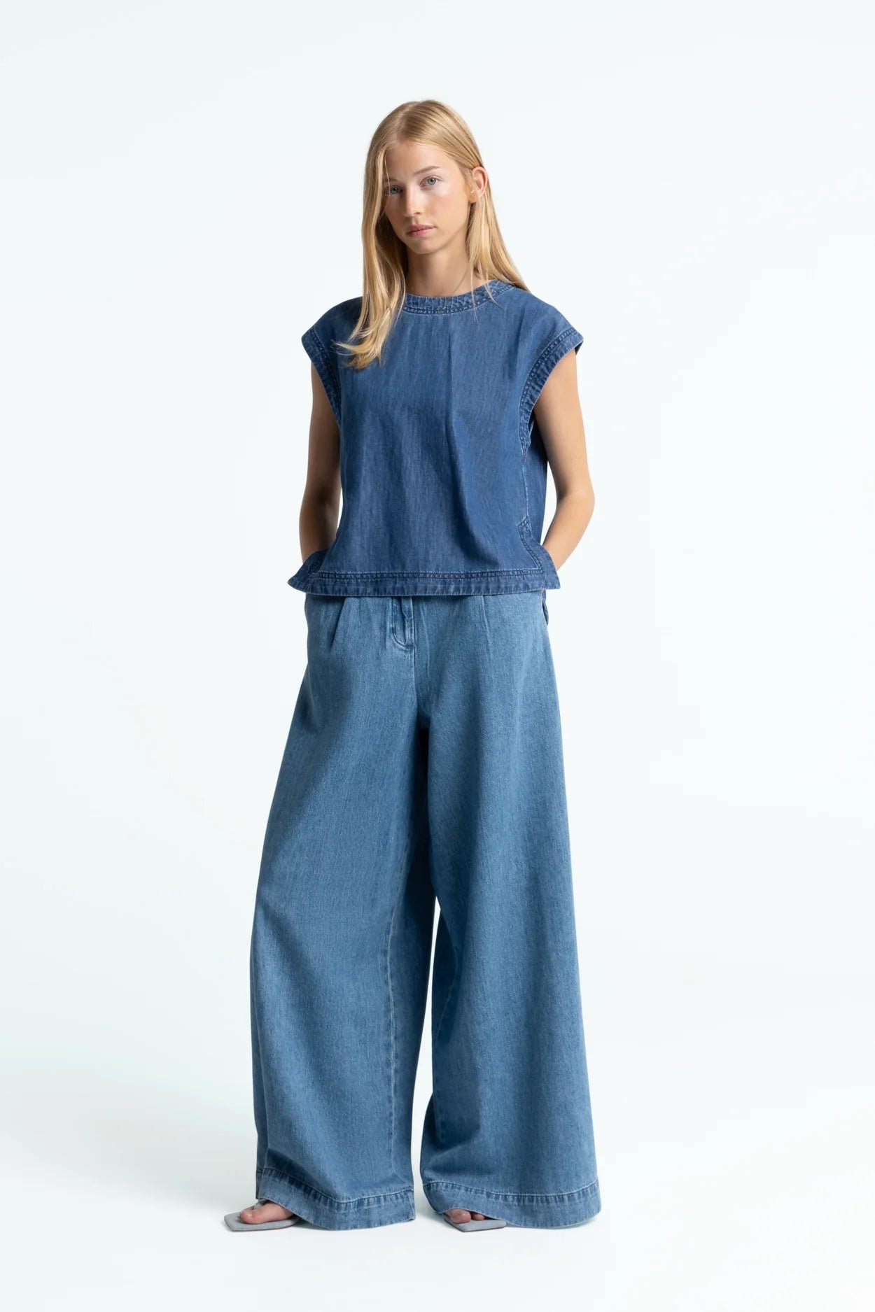 Elsa Hopcete Electric Clean Jeans