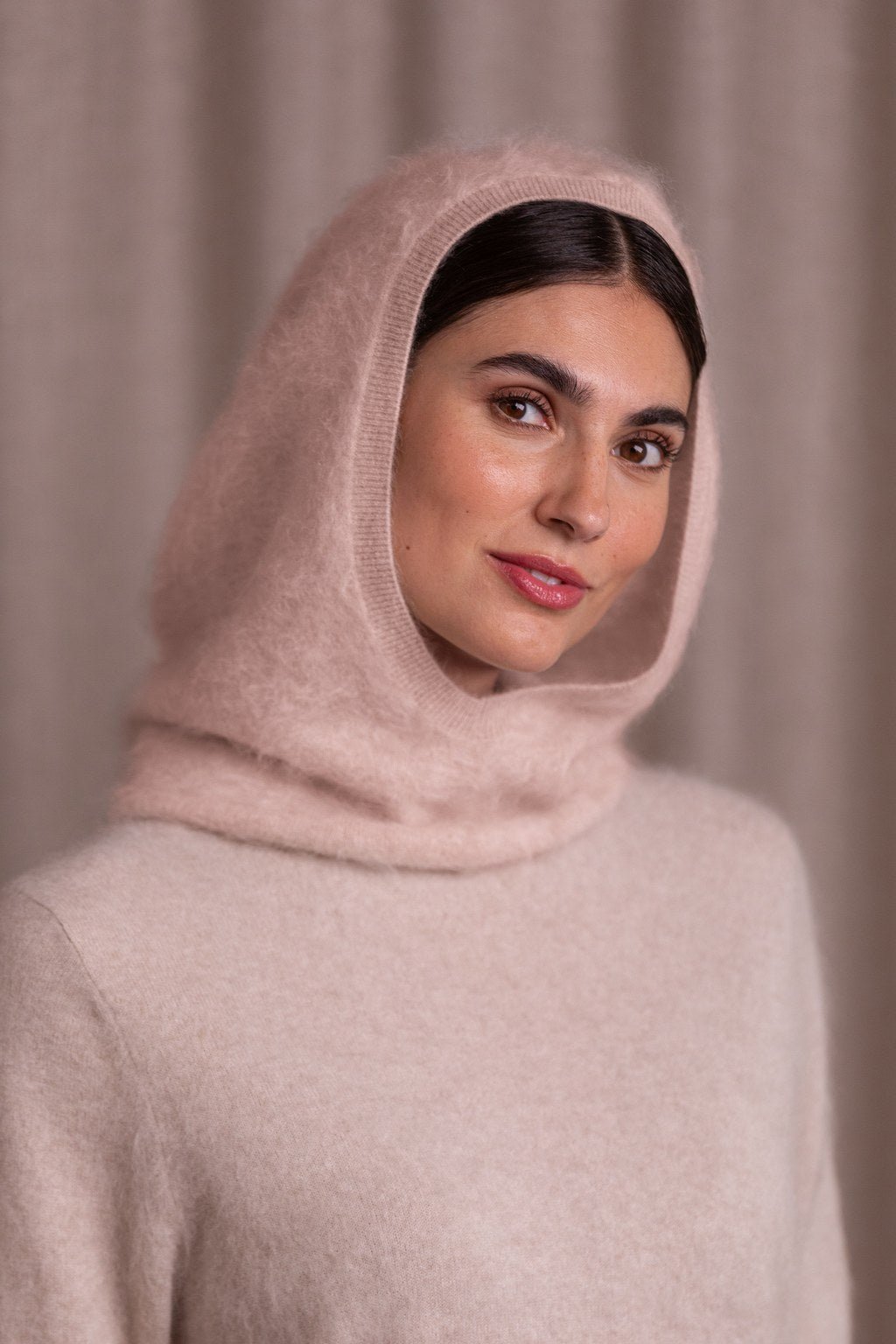 Karia Cashmere Hood Pale Pink