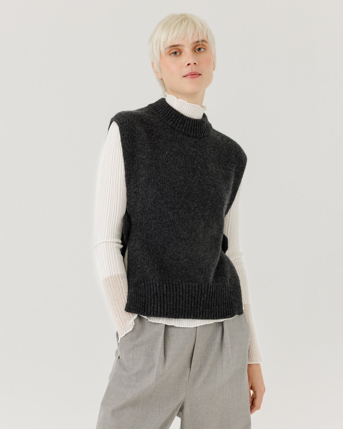 Giria Wool Vest Charcoal
