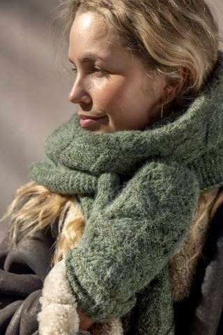 Leona knitted scarf oliivinvihreä