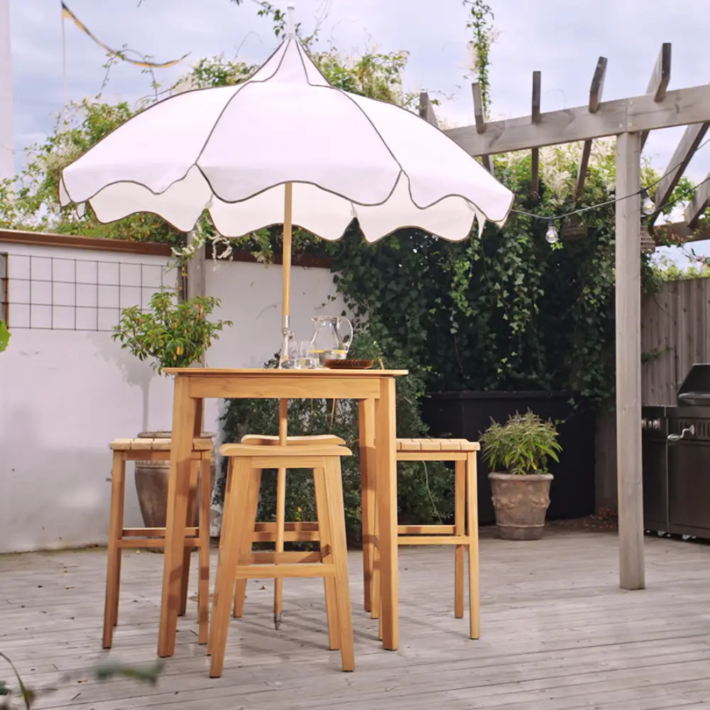 Hillerstorp, Himmelsnäsin baaripöytä