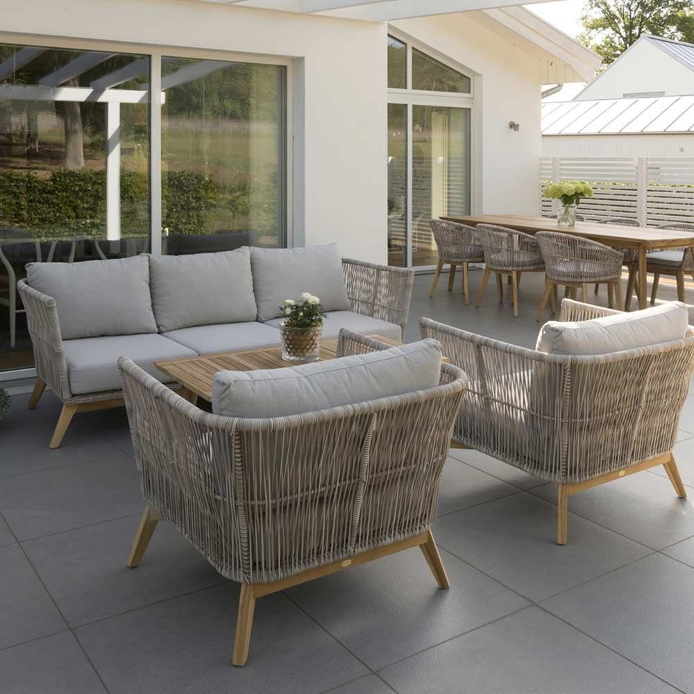 Hillerstorp, Himmelsnäs Lounge Group