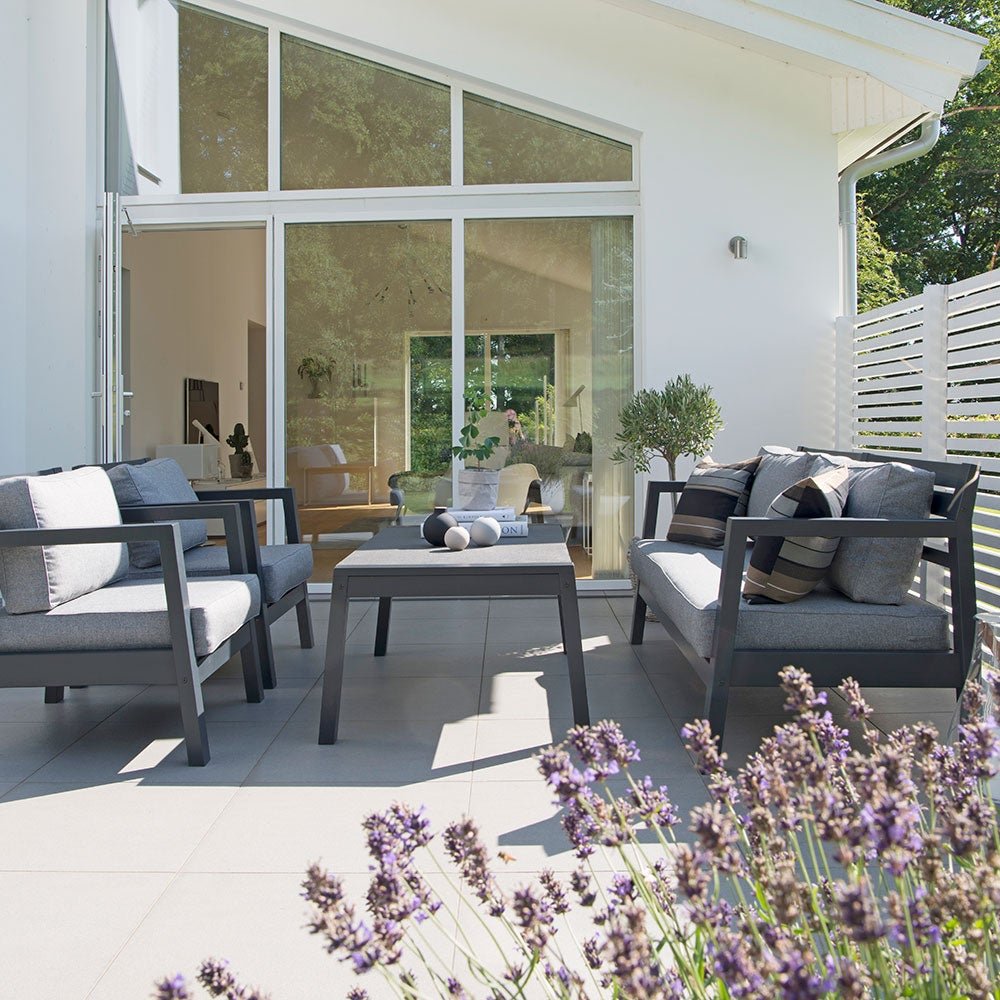 Hillerstorp, Stoltö sohvaryhmä