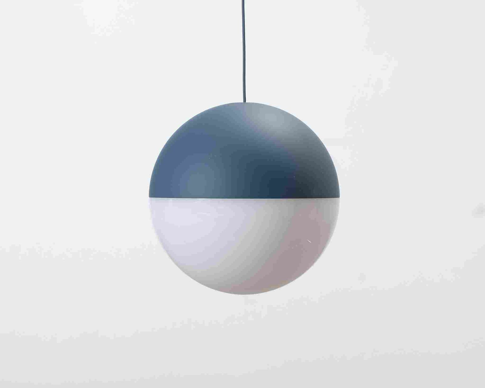 Flos String Light Sphere riippuvalaisin sininen