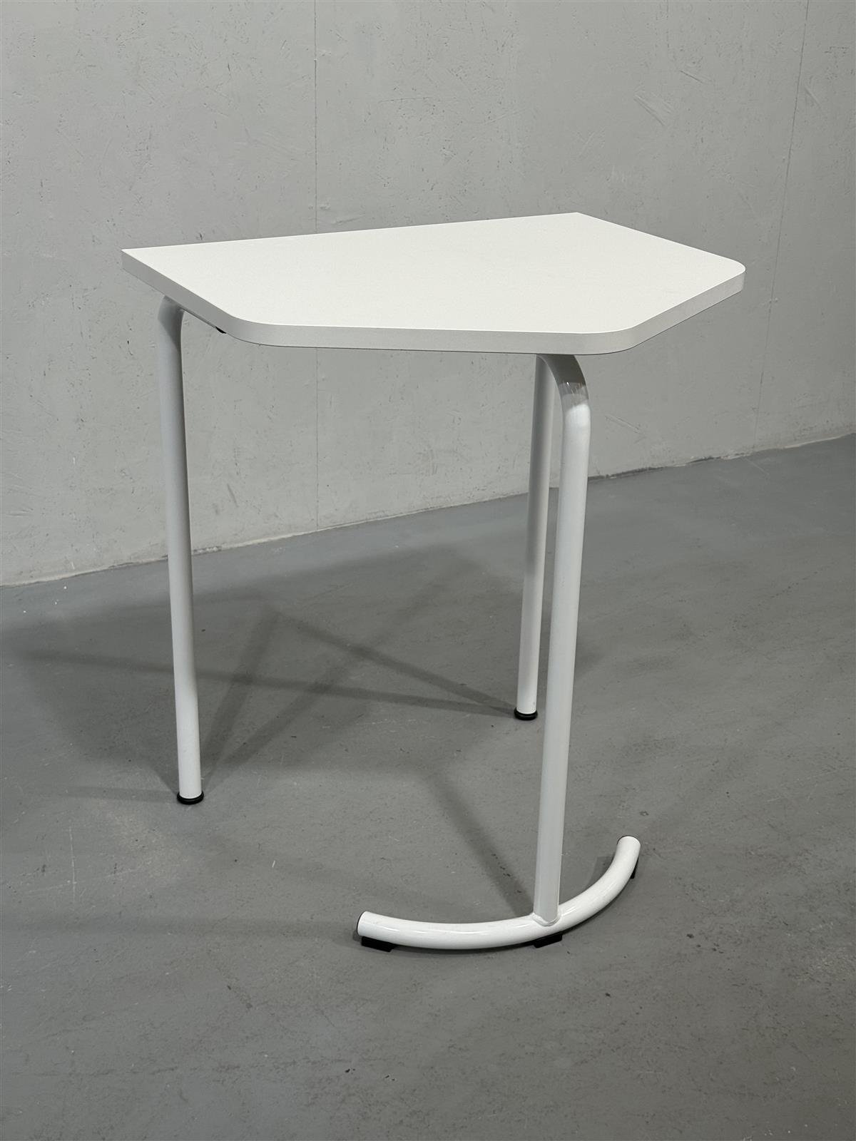 Isku pöytä, valkoinen nuoli