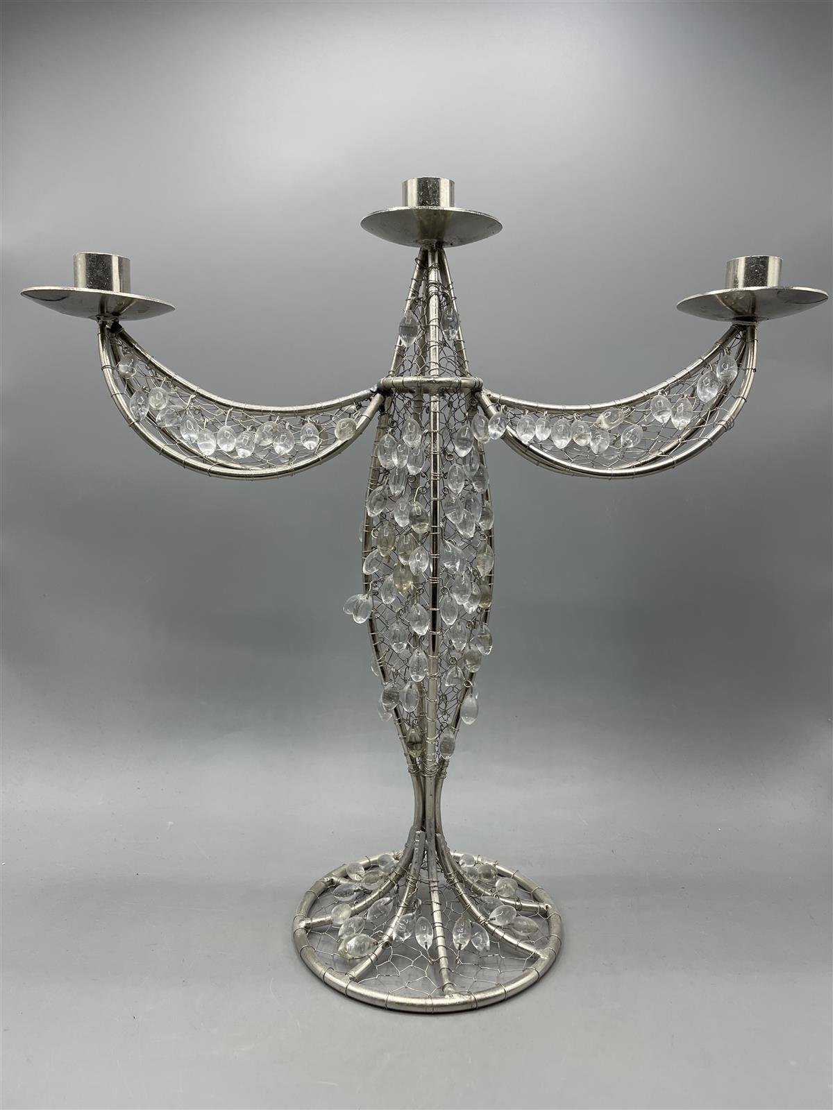 Kynttilänjalka metallia ja lasia