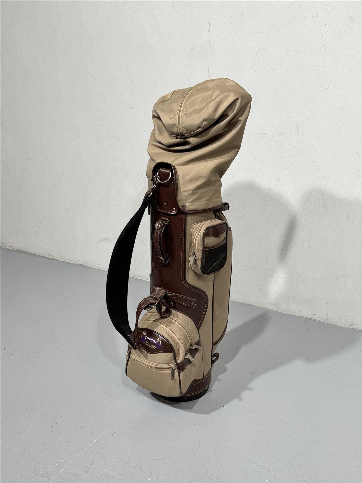 Spalding Pro Response golfmailasetti kantolaukussa