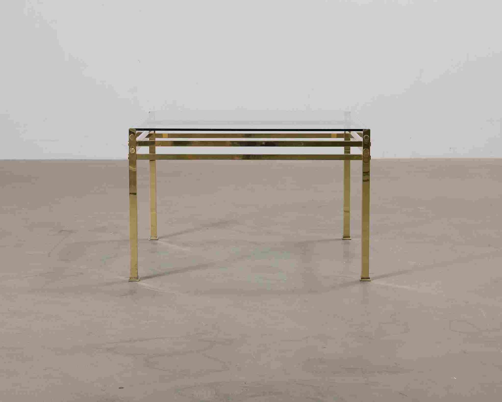 Sohvapöytä lasikannella kulta