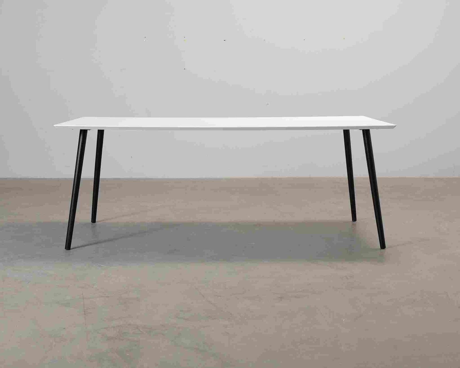 Sofacompany Allie ruokapöytä valkoinen / musta