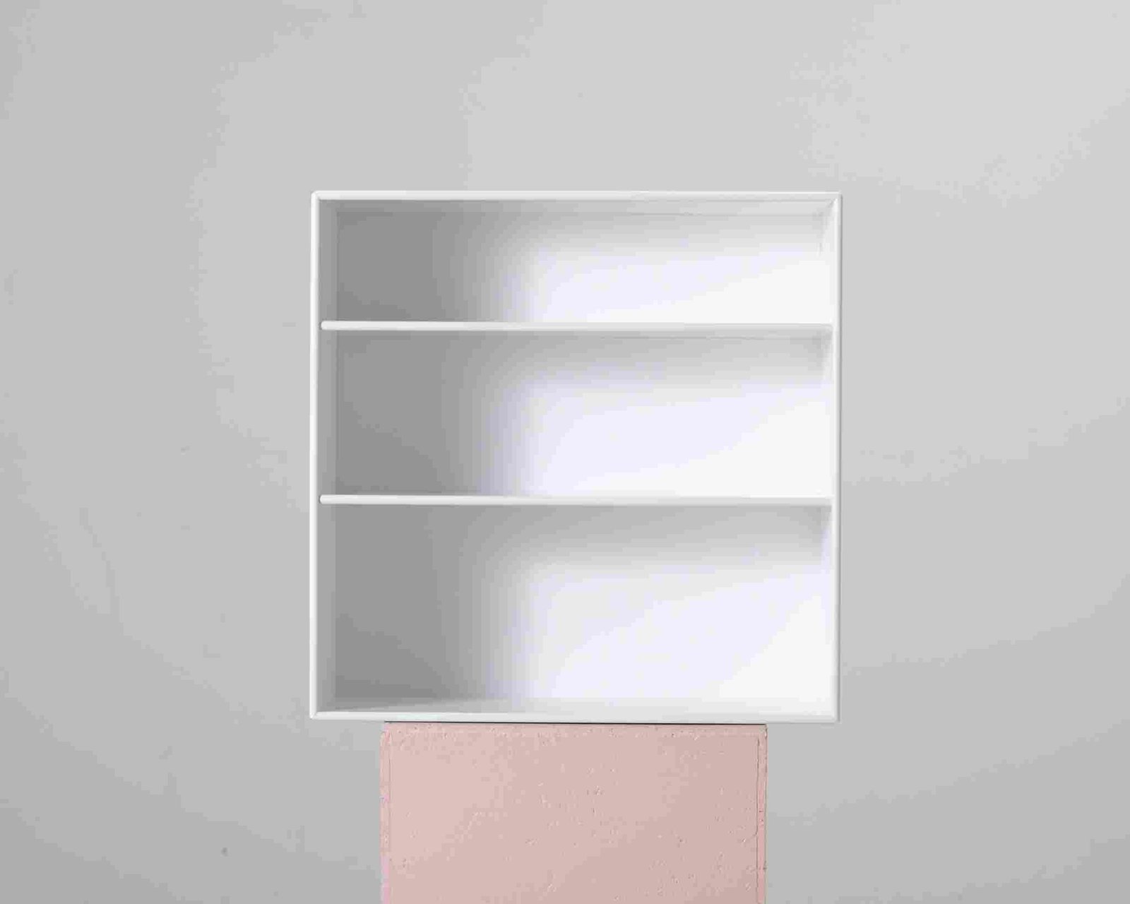 Montana Compile seinähylly valkoinen