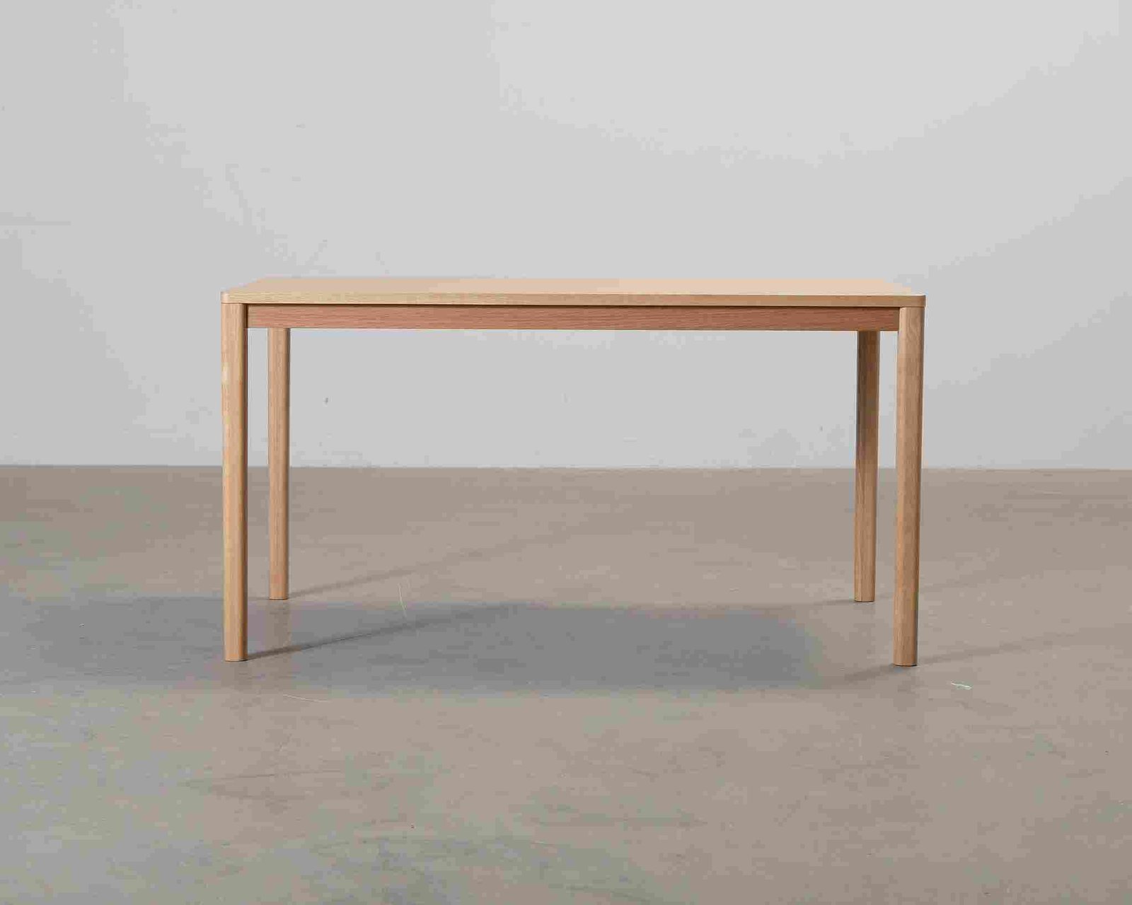 Hübsch Acorn ruokapöytä tammi