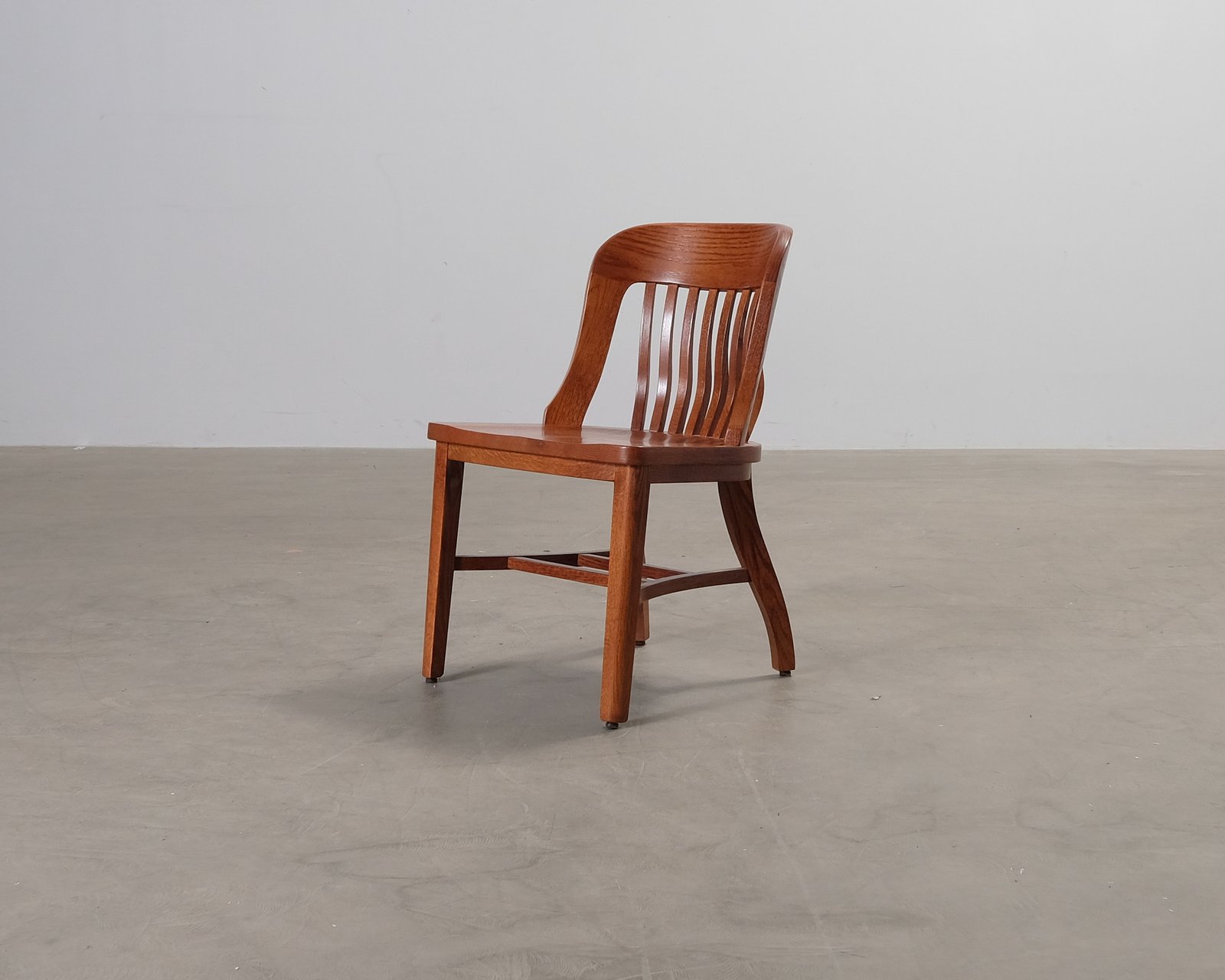 Klassinen tammituoli