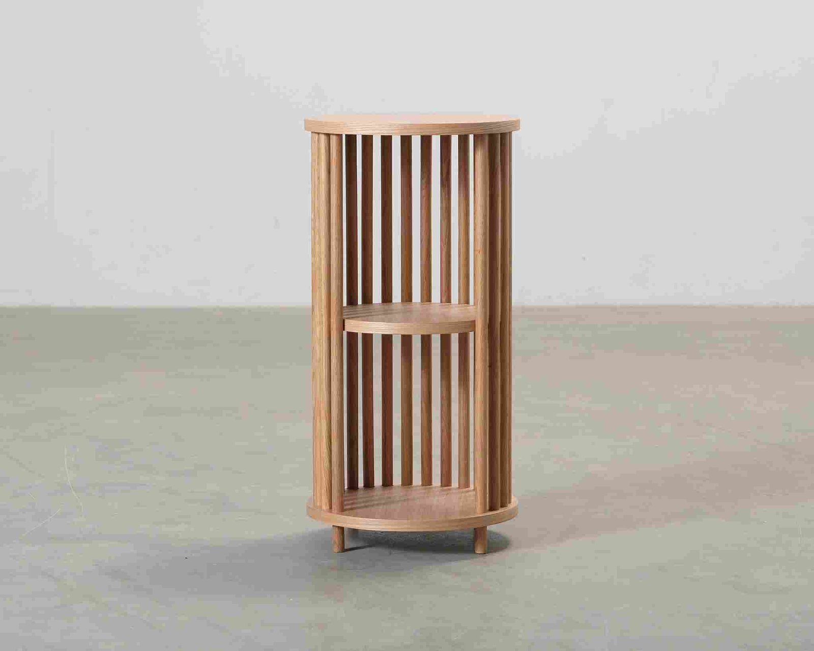 Hübsch Folk Shelf sivupöytä tammi