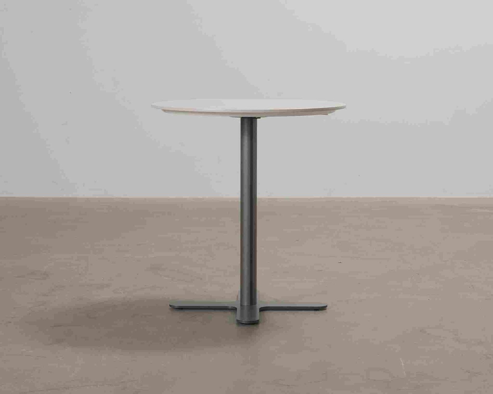 Pyöreä pöytä harmaa